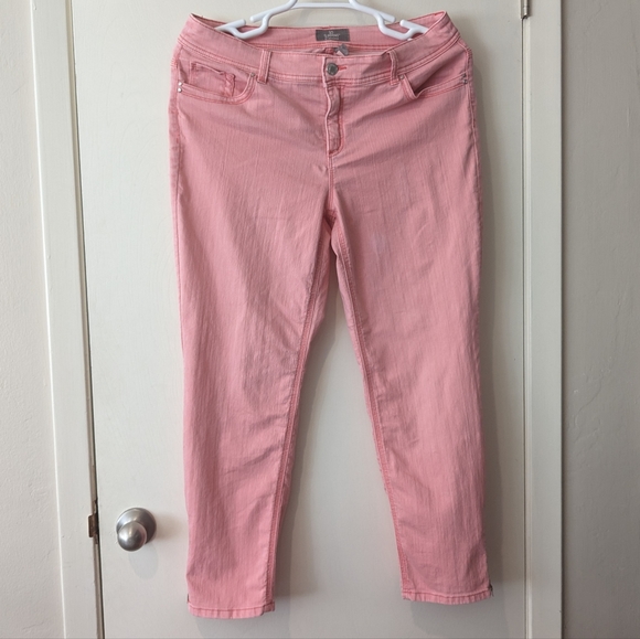 Chico's So Slimming Pink Zipper Hem Jeans in Size 2 / US Size 12 or L - Picture 1 of 16